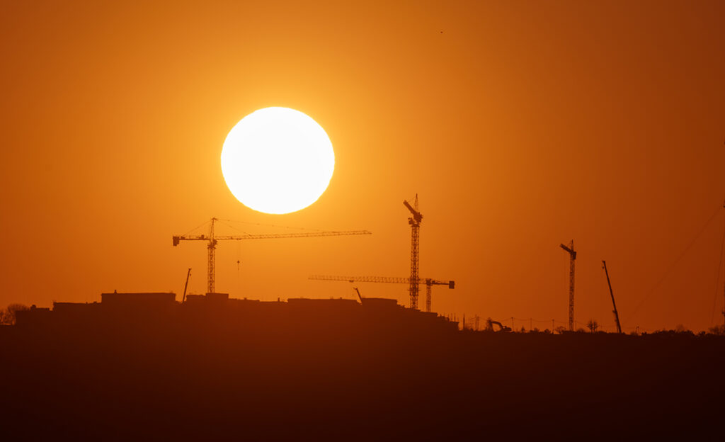 Working Safely in the Heat – Tips to Prevent Heat Stress